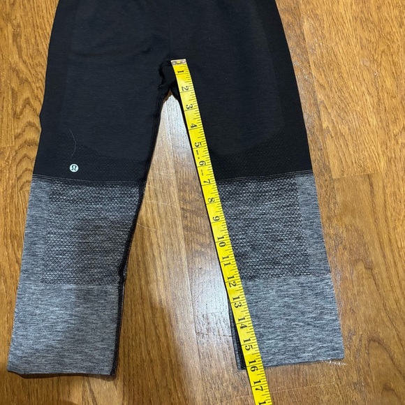 Lululemon Seamlessly Street Crop Yoga Leggings Black Gray Ombre Stretch Size 4 - Picture 11 of 11